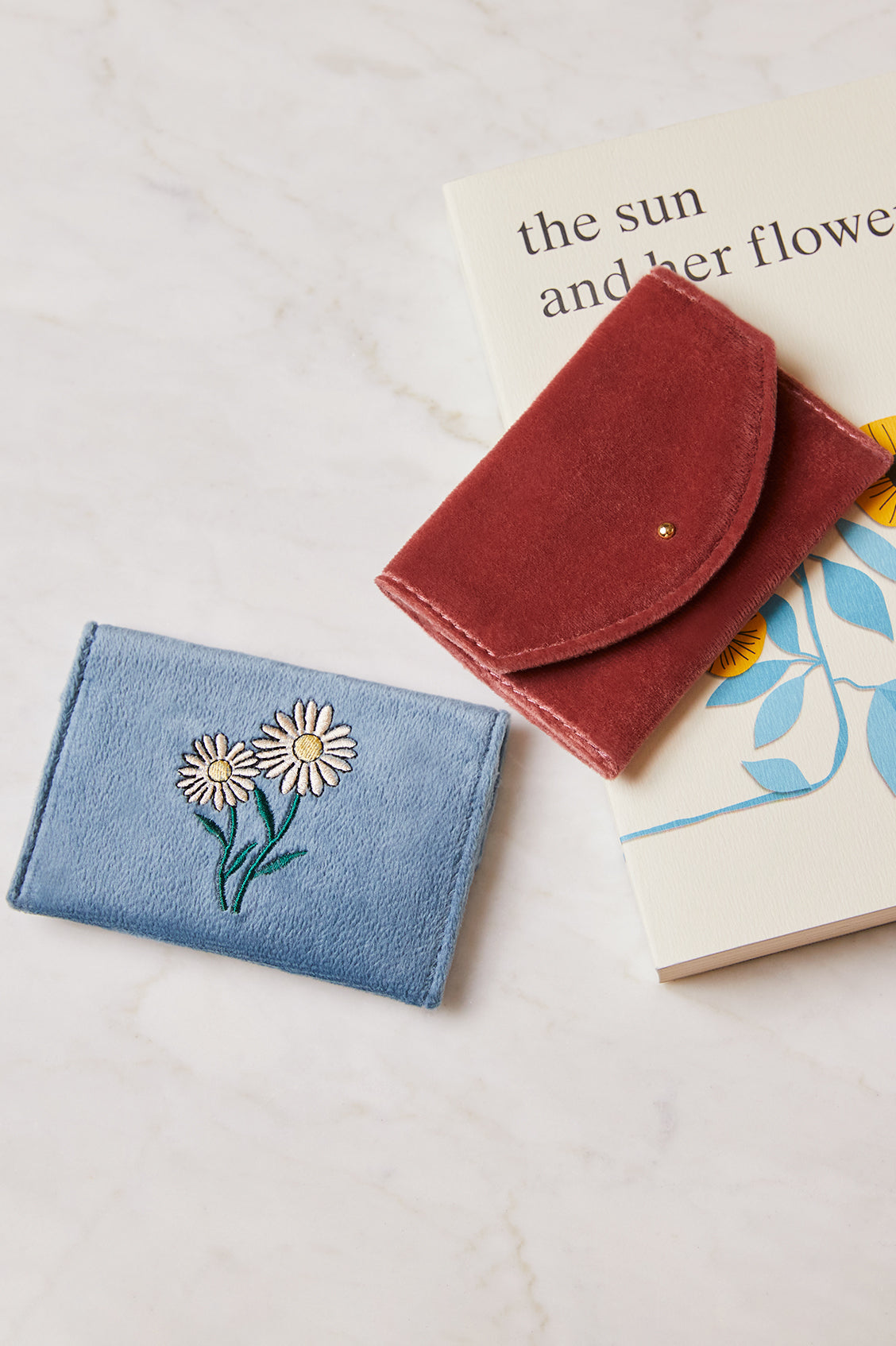 Embroidered Daisy Envelope Card Holder